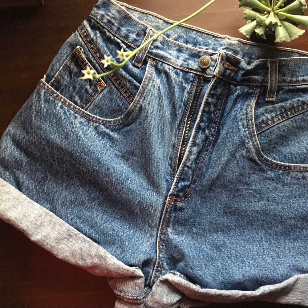 ✌️sold ✌️Bill Blass Jean Shorts